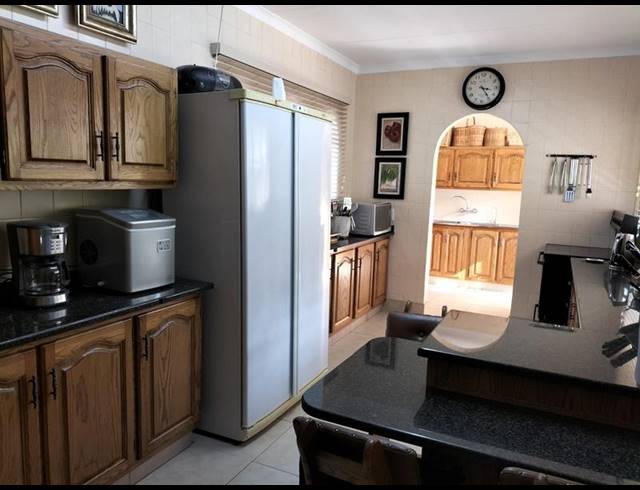 4 BEDROOM HOUSE FOR SALE IN VANDERBIJLPARK SE 2